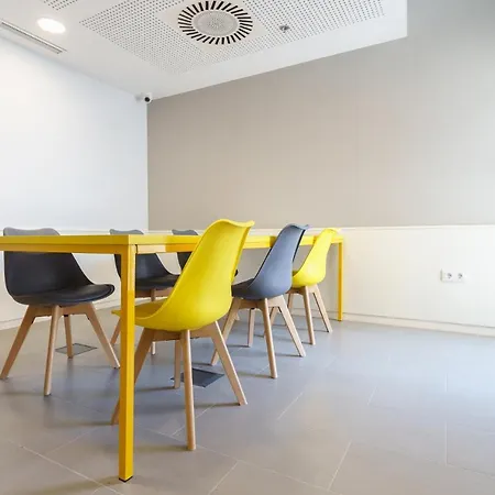 Residencia Universitaria Resa Campus 旅馆 *